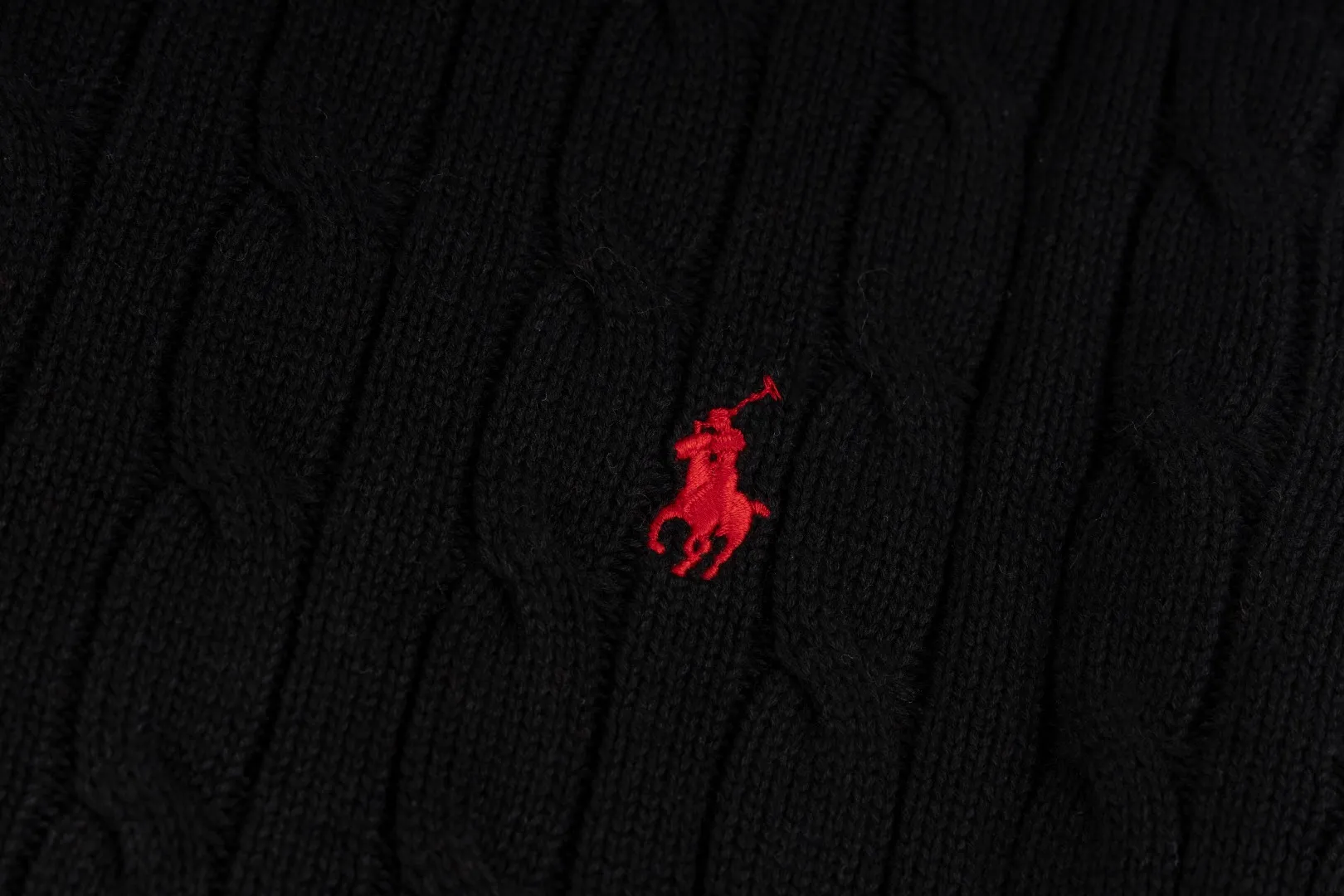 P260 #R98 RALPH LAUREN Ralph Lauren nine-color classic small label embroidery logo full zipper knitted cable cardigan sweater, high-density LOGO embroidery on the chest, original customization of tag accessories. Made of pure cotton yarn, pure cotton is skin-friendly and comfortable, small label war horse embroidered twist zipper cardigan sweater 🐎 high quality, follow the blogger to learn how to wear it! Let’s buy a Ralph Lauren cable sweater. It’s a super hard-to-find series after it became popular. It’s hard to find one on the official website. It’s simple and practical to wear, with a lazy and loose feel. The thickened fabric has more texture, feels soft and delicate, and has a loose fit. Whether worn alone or layered, you can wear different styles of fashion with just one piece!   Size：XS S M L